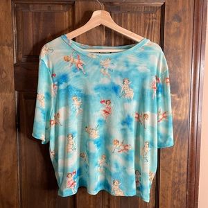 Mesh angel in cloud to top